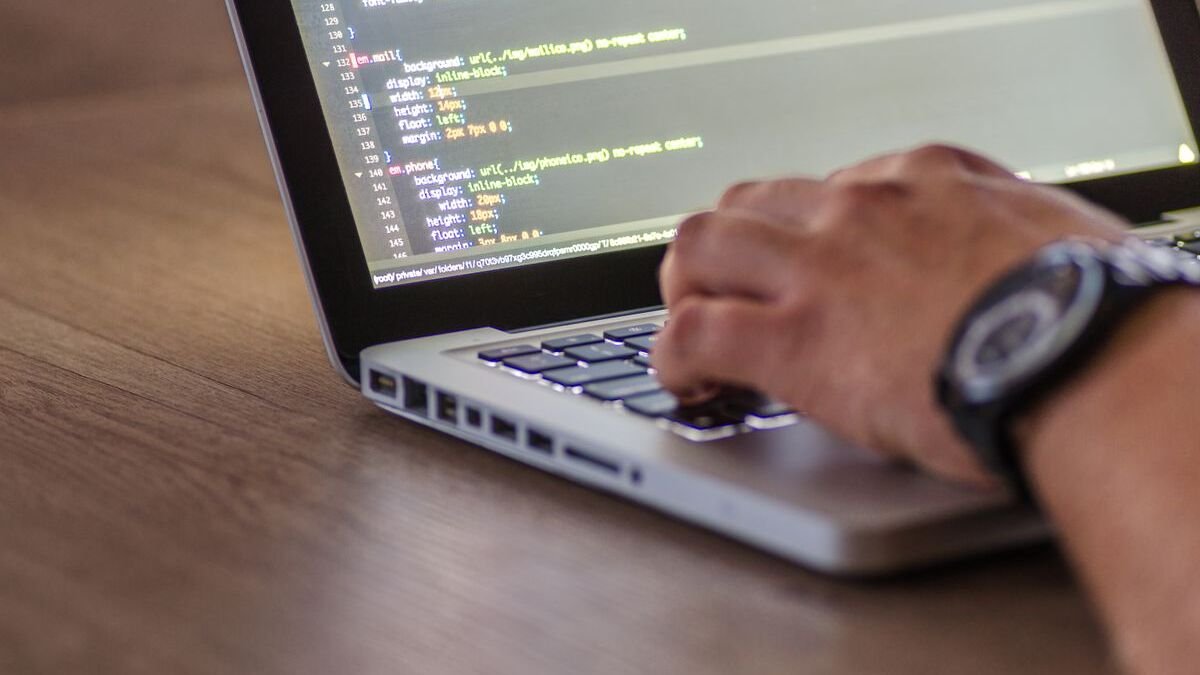 Why Enterprises Are Leaving Monolithic SaaS Behind — And What They’re Building Instead