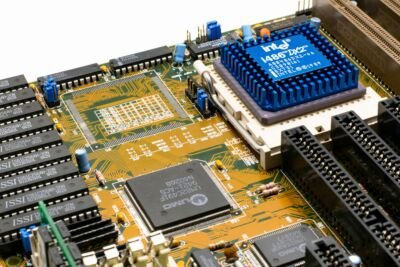 Intel’s Next-Generation 18A-P Chip Process Enters Risk Production, Positioning Foundry for Apple and Major Client Wins