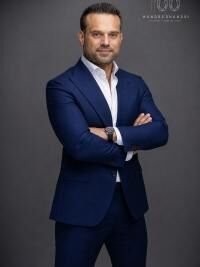 Ferhat Kacmaz kündigt neues KI-Startup HUNDREDHANDS an: digitale Mitarbeiter zum Anfassen, gesteuert per WhatsApp