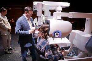 Rutland Regional Medical Center unveils da Vinci 5 robot to local students and public